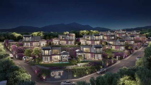 Bodrum Hebil Koyu’nda yer alan Gift Hebil projesindeki tüm lüks villaların gece dıştan genel görünümü, modern mimari yapısı ve özel yaşam alanlarıyla geniş perspektiften görüntü.